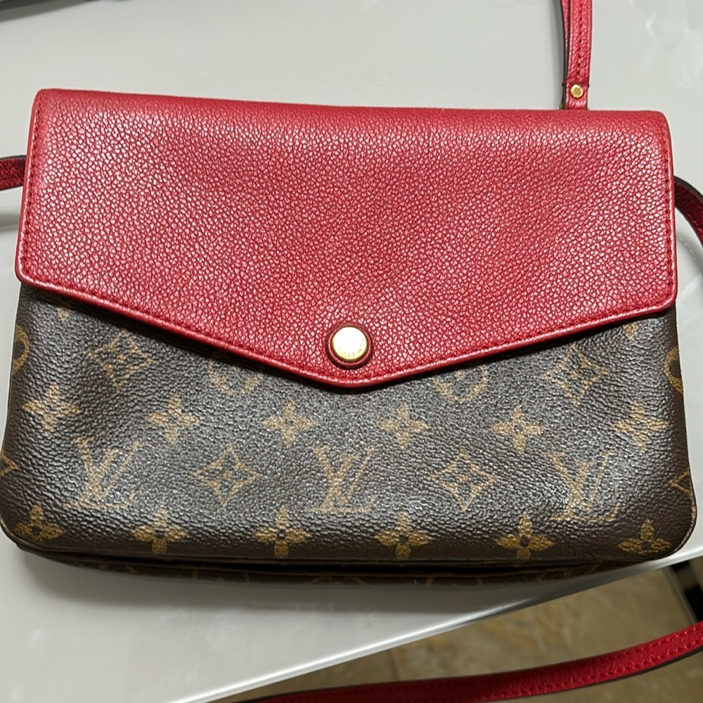 Louis Vuitton twice authentic excellent condition